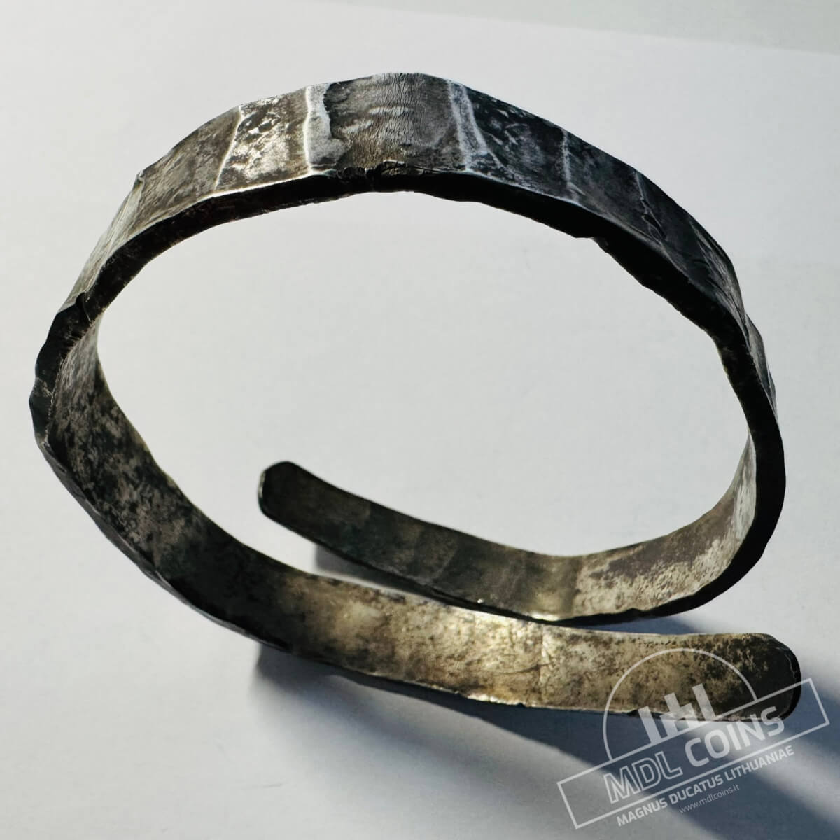 XI amžiaus Vikingų žiedinis keturkampio pjūvio rantuotas lydinys - buvo naudojamas piniginiams atsiskaitymams Baltijos jūros regione - Image 3