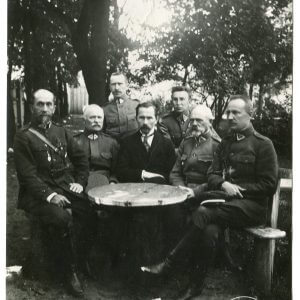 Antanas Smetona su karininkais - 1920 metai - 12 x 17 cm