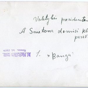 Alternative view of Antanas Smetona ir Lietuvos aeroklubo pirmininkas prof. Zigmas Žemaitis stebi aviatorių pasirodymą - 10 x 14 cm