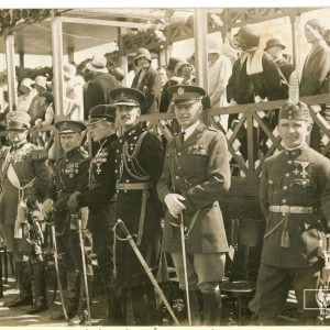 Antanas Smetona Tautos šventėje su užsienio šalių karo atašė - Kaunas, XX a. 4 deš. - 8,8 x 13,8 cm