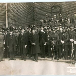 Kazys Grinius Klaipėdoje lanko Klaipėdos įgulos kareivines - 1926 metai - 11,8 x 17 cm