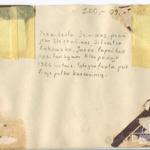 Alternative view of Kazys Grinius Klaipėdoje lanko Klaipėdos įgulos kareivines - 1926 metai - 11,8 x 17 cm