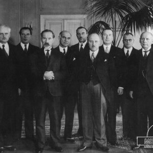 Paskutinio XXI ministrų kabineto nariai su Prezidentu Antanu Smetona - 1939 metai - Drobė (su porėmiu / be porėmio)