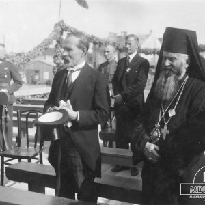 Iškilmių metu Lietuvos Respublikos Prezidentas Antanas Smetona ir dvasininkas Pranciškus Petras Bučys - Drobė (su porėmiu / be porėmio)