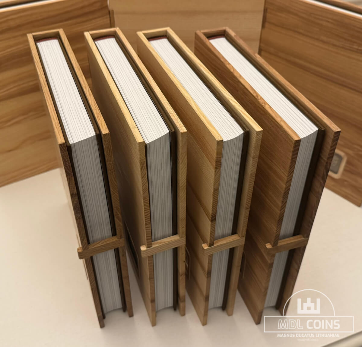 Knyga/fotoalbumas "Lietuvos Respublikos Prezidentai tarpukario nuotraukose" - "LIMITED EDITION" komplektas - Image 2