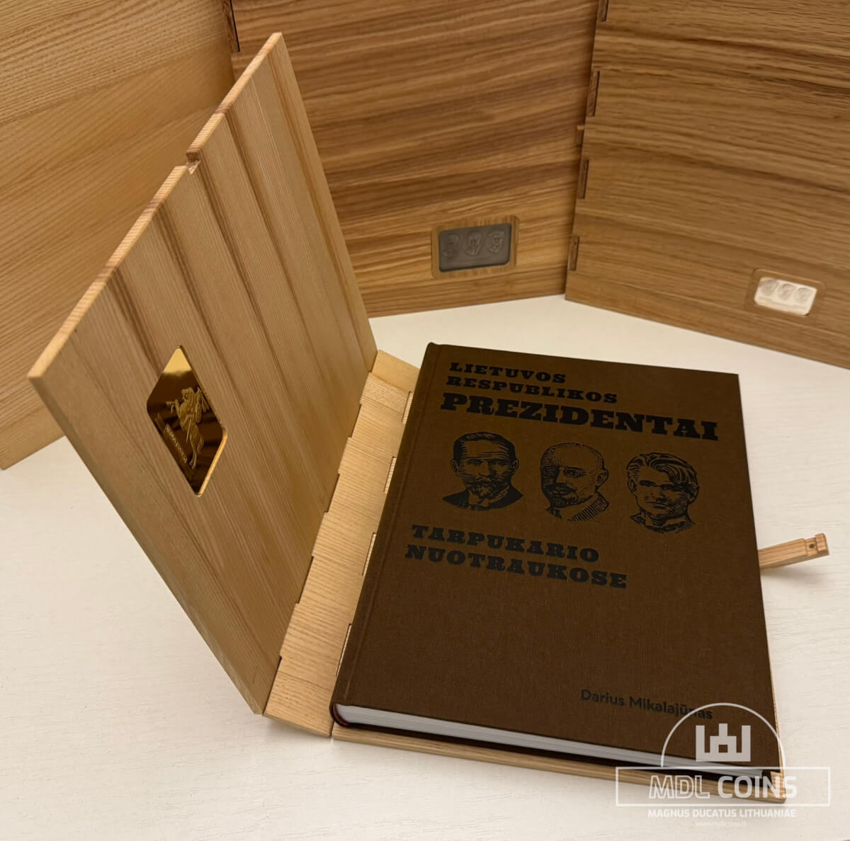 Knyga/fotoalbumas "Lietuvos Respublikos Prezidentai tarpukario nuotraukose" - "LIMITED EDITION" komplektas