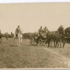 Lietuvos Respublikos Prezidentas Antanas Smetona karieta važiuoja pro karių rikiuotę - 8,7 x 13,4 cm