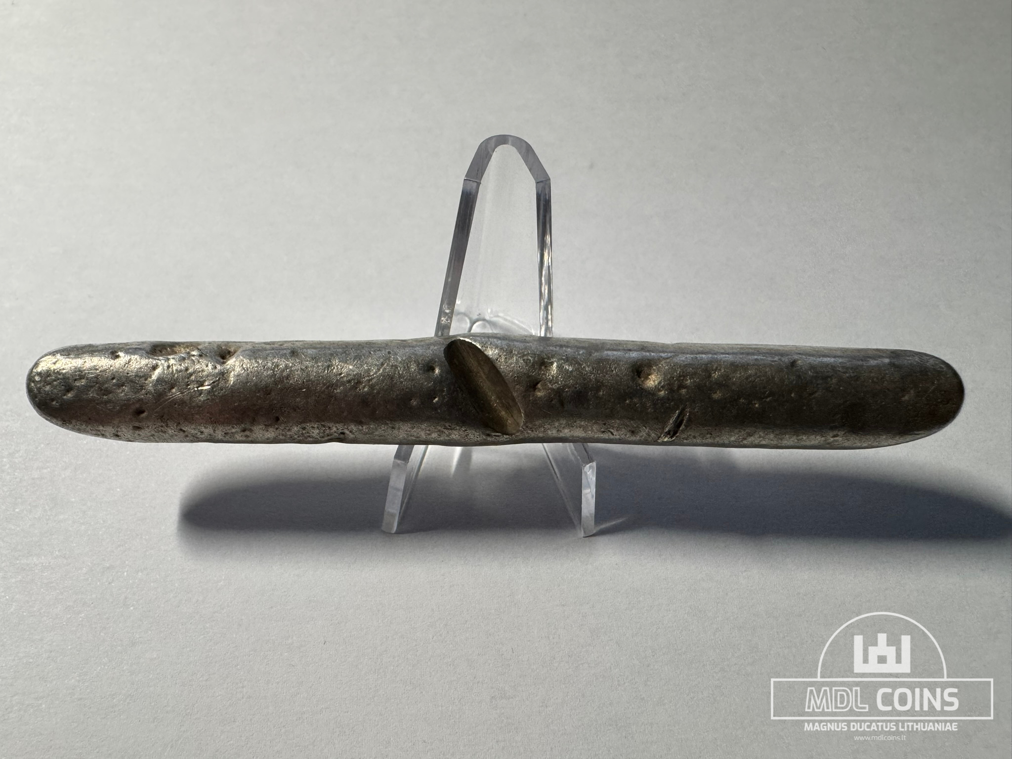 XIV amžiaus Lietuviškas sidabrinis lydinys / ilgasis su vienu įkirtimu (11,2 cm / 113,67 g) - Image 3