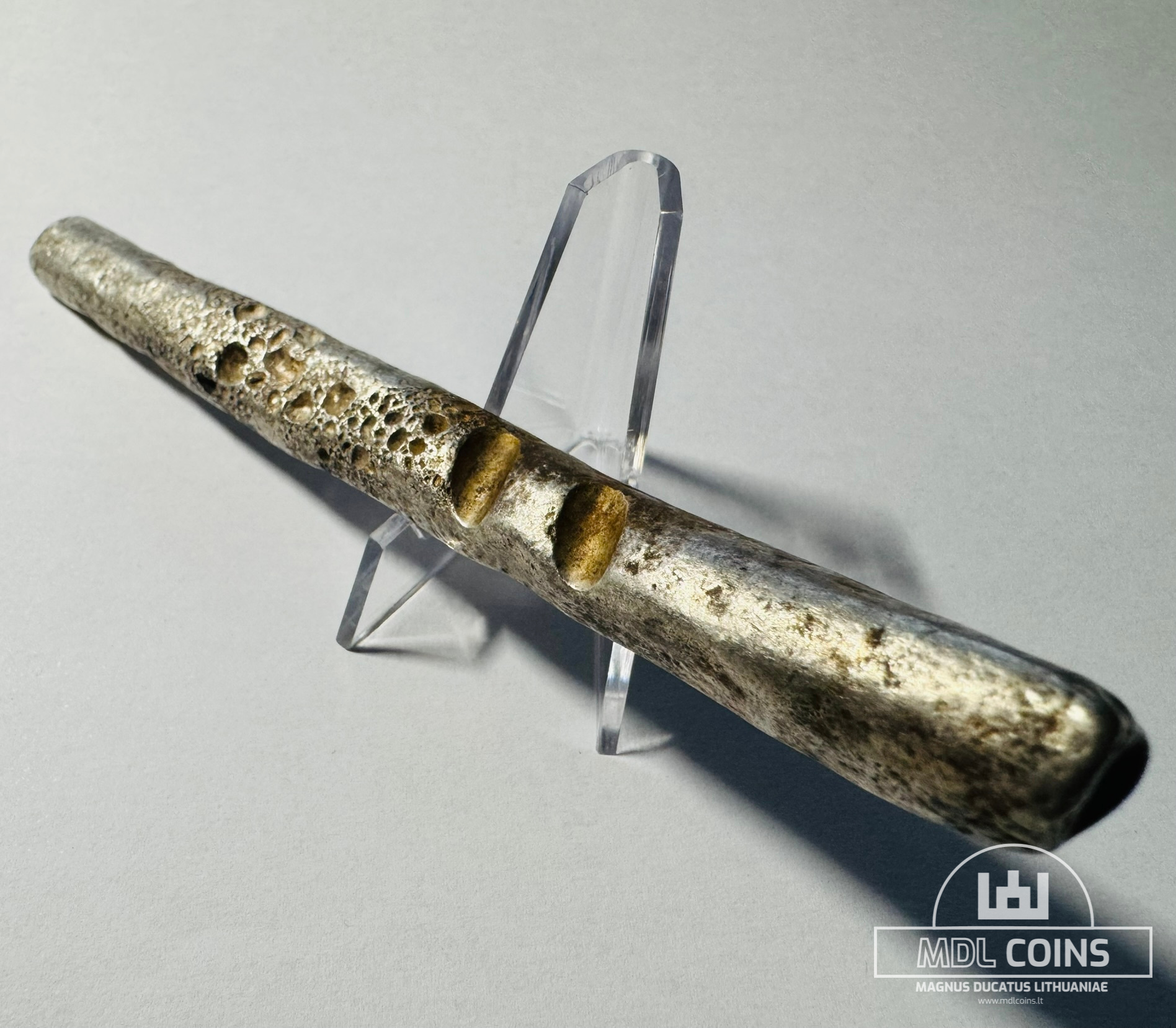 XIV amžiaus Lietuviškas sidabrinis lydinys / ilgasis su dviem įkirtimais (12,7 cm / 106,56 g)