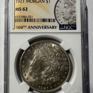 Alternative view of JAV - 1921 metų 1 doleris - "Morganas" - NGC MS62 - "100th ANNIVERSARY" - (Sidabras 900 / 26,73 g) – (Sesija Nr.92 – Pabaiga 20260514 – 21.32 val. + 2 min. „Anti-sniping”)