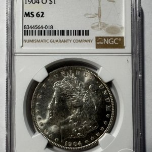 Alternative view of JAV - 1904 metų 1 doleris - "Morganas" - NGC MS62 - (Sidabras 900 / 26,73 g)