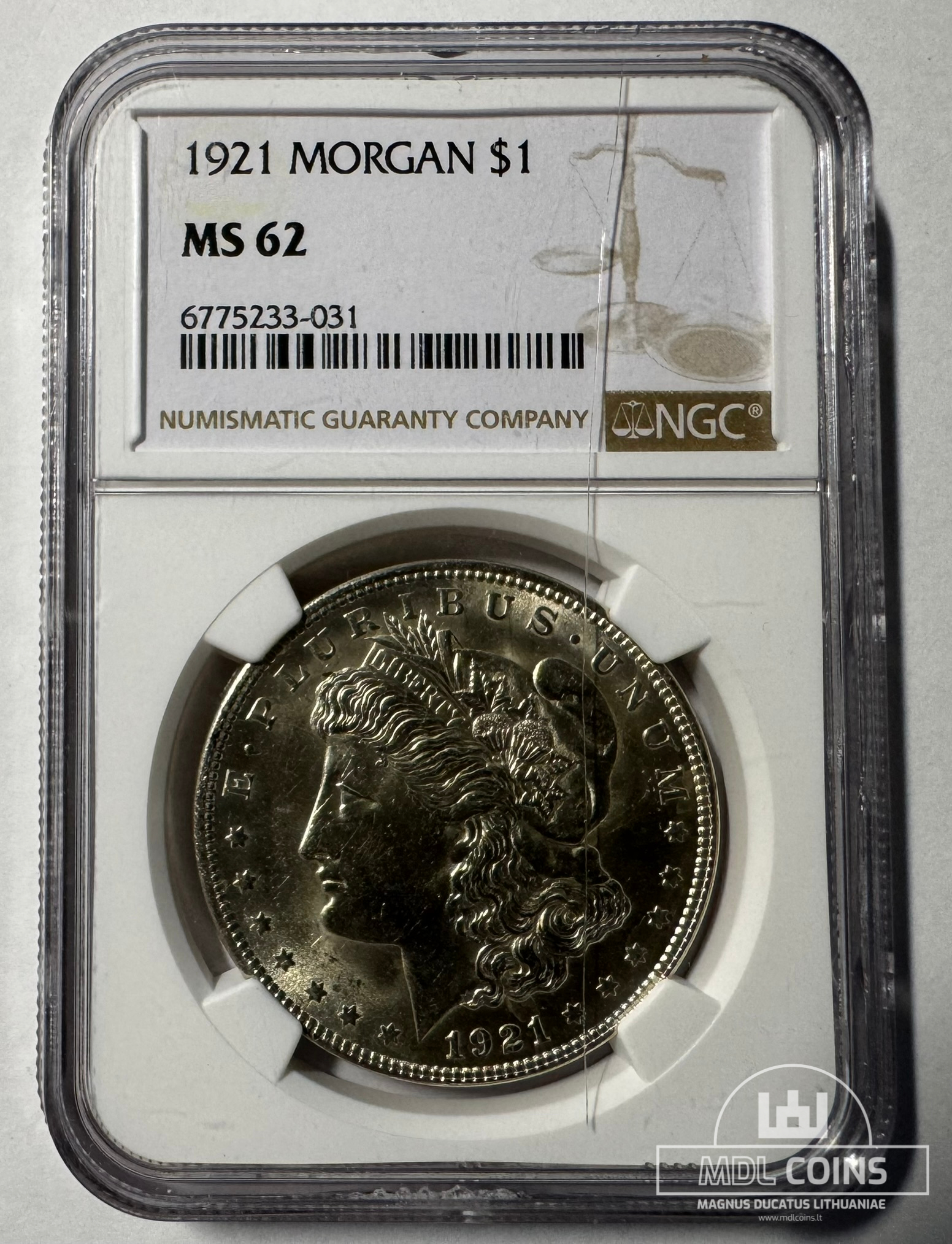 JAV - 1921 metų 1 doleris - "Morganas" - NGC MS62 - (Sidabras 900 / 26,73 g) - "SLABAS" SU DEFEKTU - Image 2